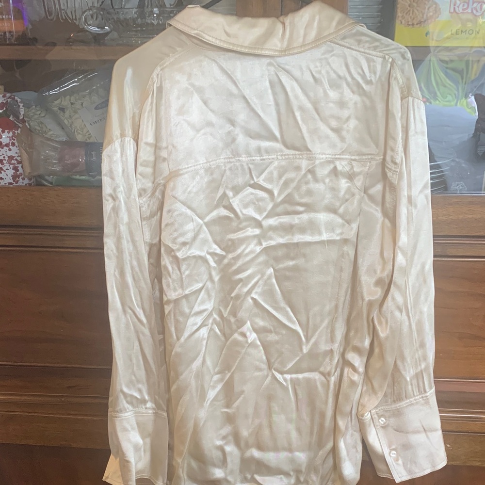 Zara Women's Elegant Satin Shirt - Picture 5 of 5